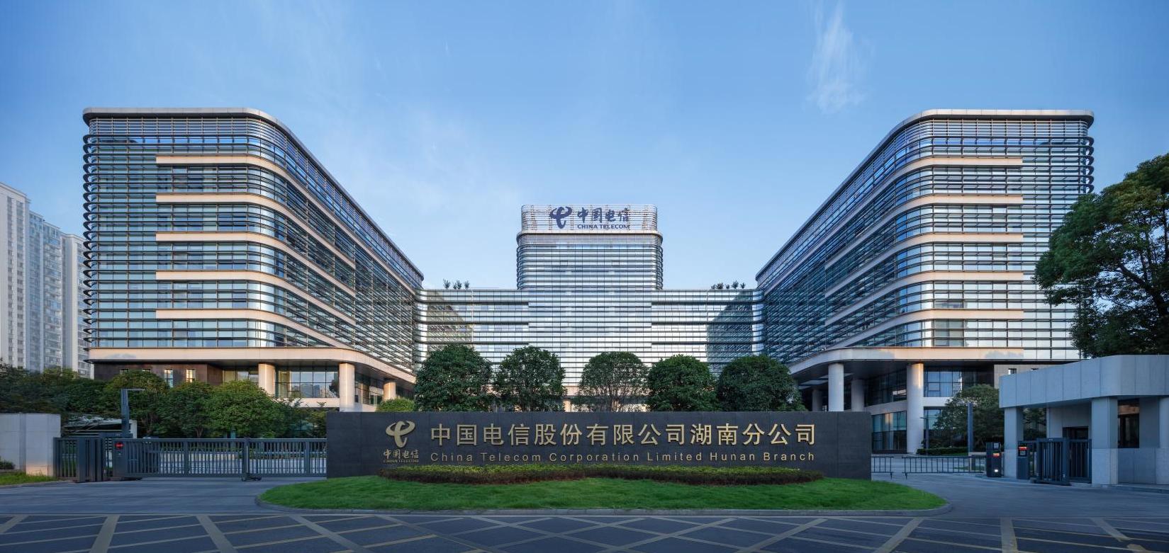 公司承建的湖南信息園（調(diào)度大樓、通信機(jī)房、地下室、附屬樓）工程榮獲兩項(xiàng)（土建、安裝）中國(guó)建設(shè)工程魯班獎(jiǎng)