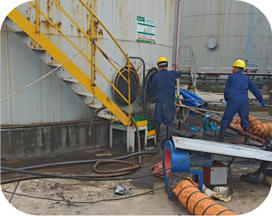 黃石某公司大型油罐油泥清理工程，助力綠色能源發(fā)展